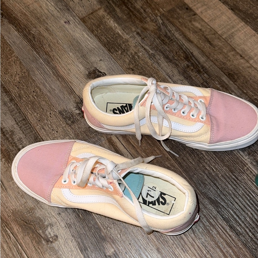 Vans - Picture 2 of 3